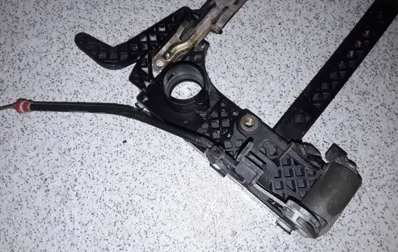 BMW 5 E39 Front door exterior handle/bracket 51218245354