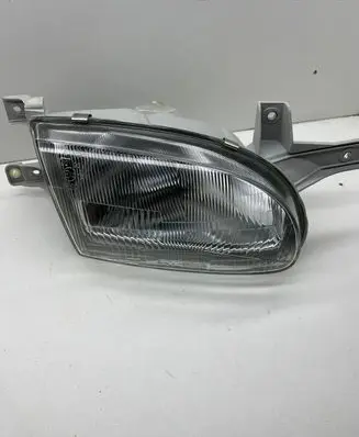 Hyundai Accent Headlight/headlamp 205897B
