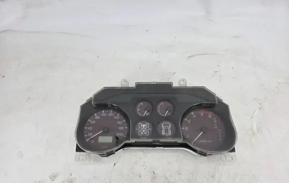 Mitsubishi Pajero Speedometer (instrument cluster) MR402540 178820