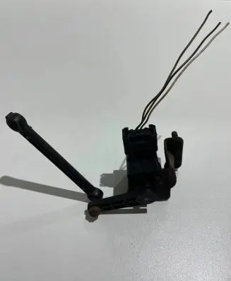 Mercedes-Benz E W211 Air suspension front height level sensor A0105427717