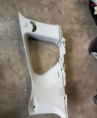 Mitsubishi Outlander (D)pillar trim (top) 7230A081