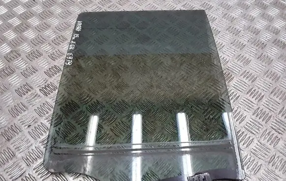 Nissan Navara Rear door window glass e943r004654