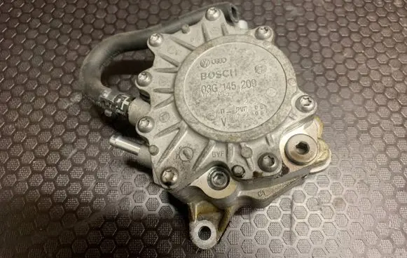 Volkswagen Touran I Vacuum pump 03G145209