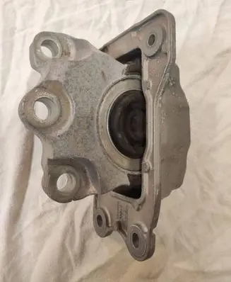 Volvo S60 Engine mount bracket 31480549