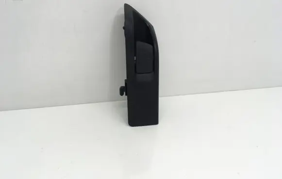 Nissan Leaf I (ZE0) Fuel tank opening switch 
