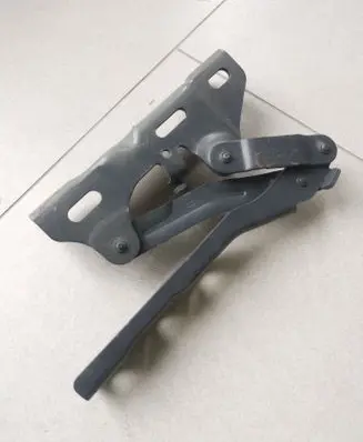Engine bonnet/hood hinges