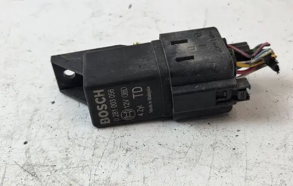 Honda CR-V Glow plug pre-heat relay 0281003056