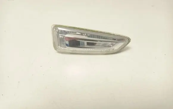 Opel Crossland X Front fender indicator light 13491089