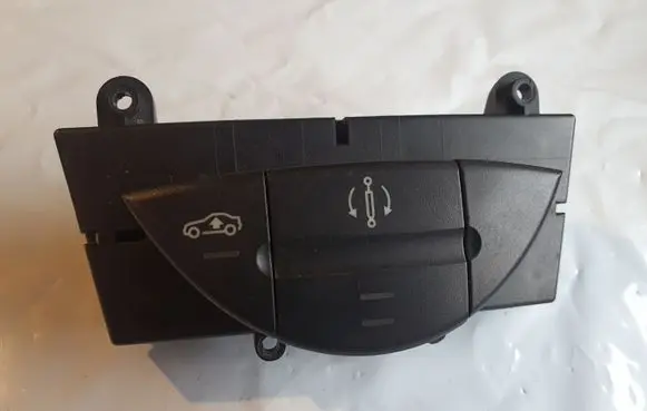 Mercedes-Benz E W211 Suspension ride height/mode switch 2118213258 03751211