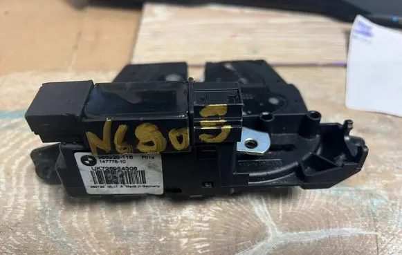 Skoda Fabia Mk3 (NJ) Front door lock 966929118