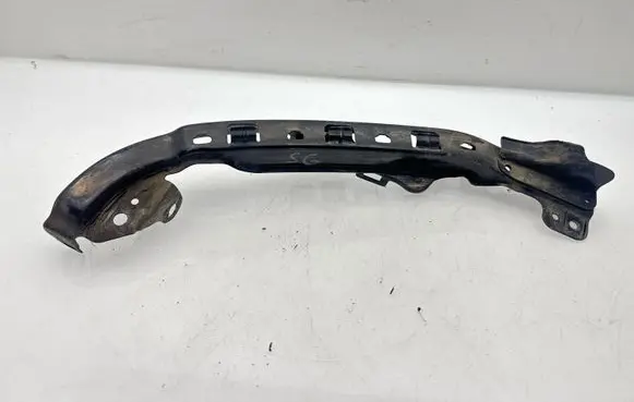 Subaru Forester SG Headlight/headlamp mounting bracket 