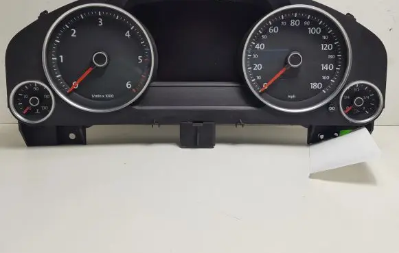 Volkswagen Touareg II Speedometer (instrument cluster) 7P6920982E