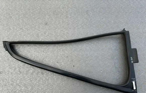 Toyota 4 Runner N120 N130 Rear vent window glass 6818889101