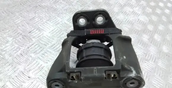 Volvo XC90 Engine mount bracket 326F22
