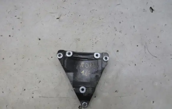 Opel Mokka Engine mounting bracket