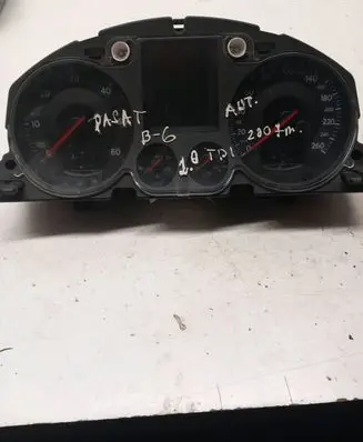 Volkswagen PASSAT B6 Speedometer (instrument cluster) 3C0920871 V0006000