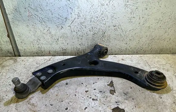 Volvo XC40 Front lower control arm/wishbone 32291283