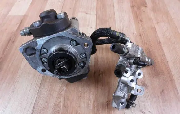 Mazda CX-5 Fuel injection high pressure pump SH0113800D