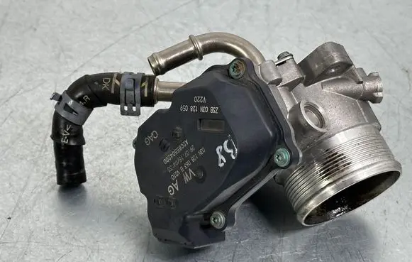 Volkswagen PASSAT B8 Throttle valve 03N128063B