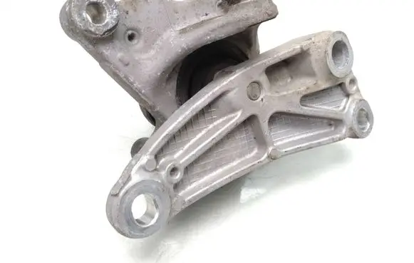 Engine mount bracket