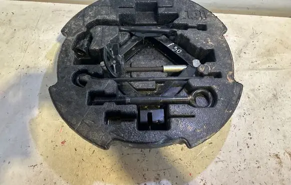 Hyundai i30 fastback Tool set 0914904100