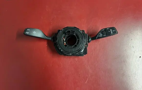 Wiper turn signal indicator stalk/switch