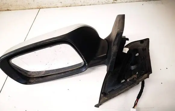 Toyota Corolla E120 E130 Front door electric wing mirror E11015829