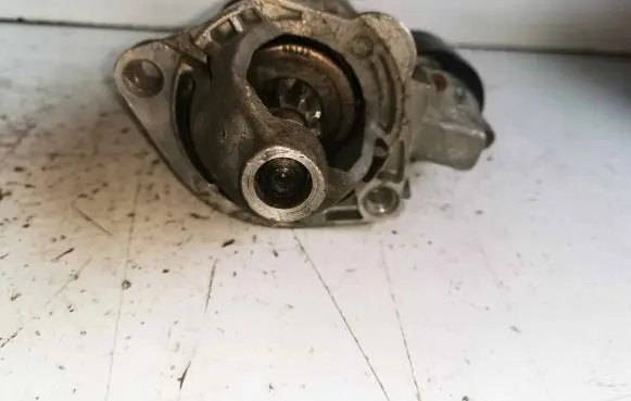 Volkswagen PASSAT B5 Starter motor 068911024