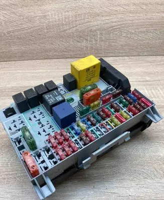 Opel Astra G Fuse module 90589965 USED