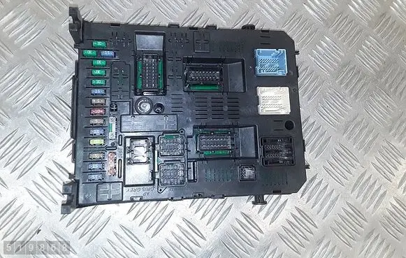 Citroen DS3 Fuse module 966405878002