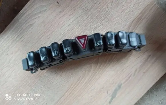Mercedes-Benz S W220 Alarm switch 2208205910