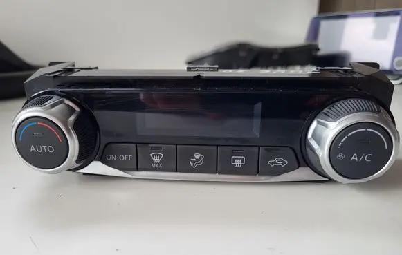 Nissan Juke II F16 Climate control unit 275005FA5A