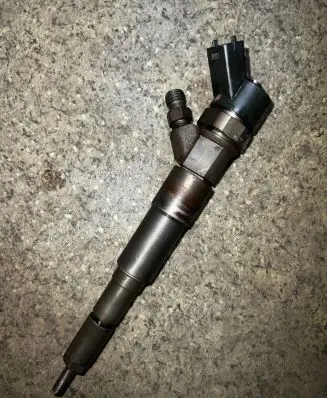 BMW 5 E39 Fuel injector 2354093 0445110029
