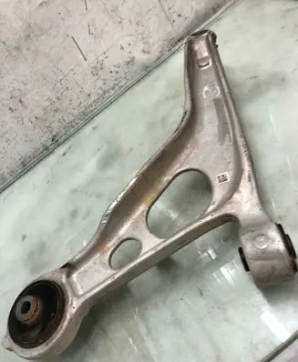 Nissan Qashqai J12 Front lower control arm/wishbone