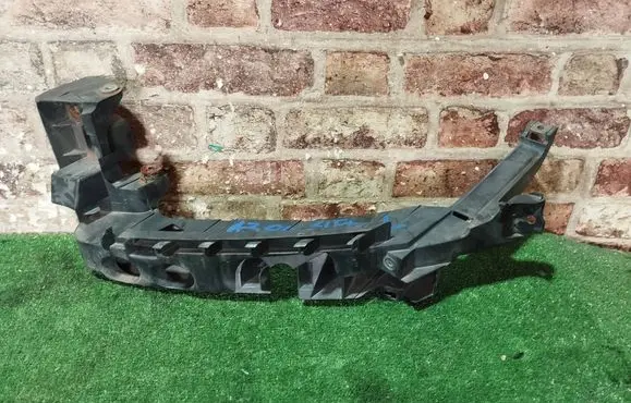 Audi A3 S3 8P Headlight/headlamp mounting bracket 