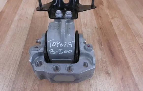 Toyota RAV 4 (XA50) Gearbox mount 1230625020