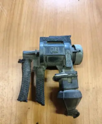 Volkswagen Golf IV Turbo solenoid valve 1J0906283A
