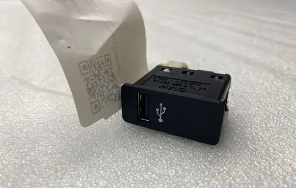 Mini One - Cooper F56 F55 USB socket connector 6820397