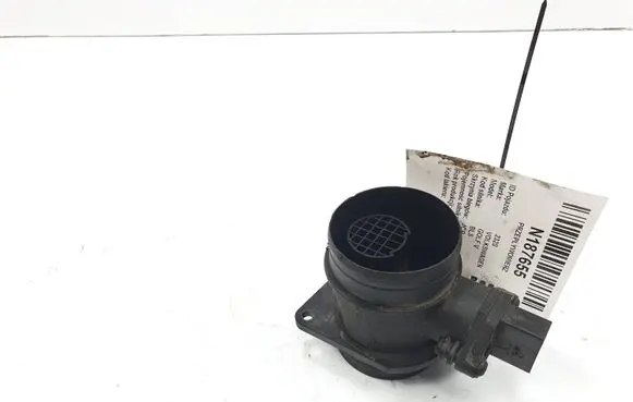 Volkswagen Golf V Mass air flow meter 038906461B