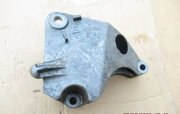 Opel Vectra C Engine mounting bracket 13112030