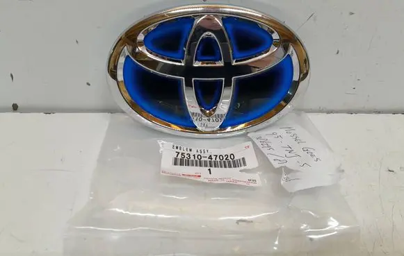 Toyota Prius (XW30) Manufacturer badge logo/emblem 7531047020 9097502172