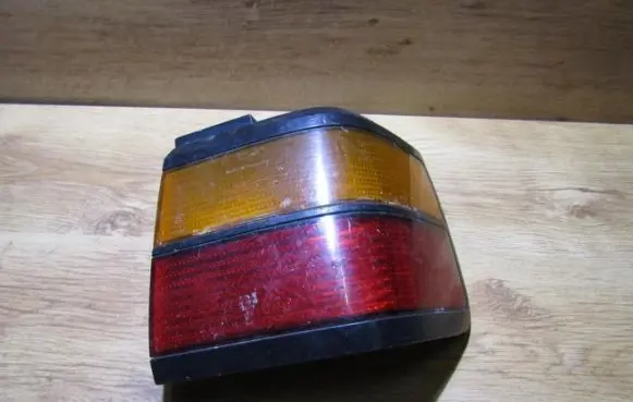 Volkswagen PASSAT B3 Rear/tail lights 357945258