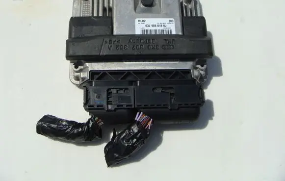 Audi A5 8T 8F Engine control unit/module 0281018129 03L906018KJ