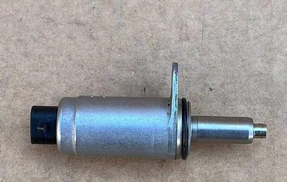 Audi A4 S4 B8 8K Camshaft vanos timing valve 06E103697H