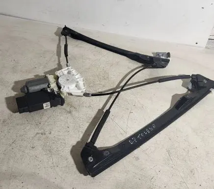 Seat Toledo II (1M) Front door window regulator motor 9776101436203 F005S00052 09105