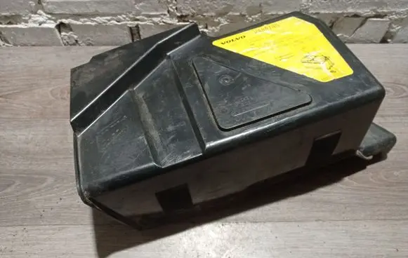 Volvo V70 Battery box tray cover/lid 8622335