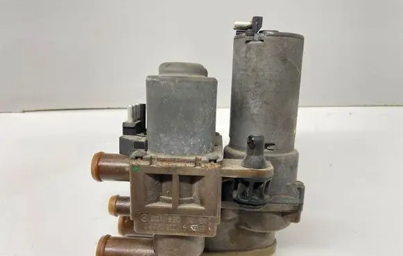 Mercedes-Benz S W140 Coolant heater control valve 0018301484