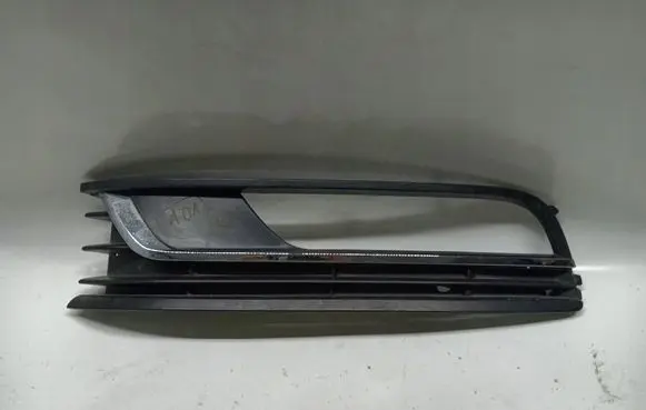 Volkswagen PASSAT B7 Front bumper lower grill
