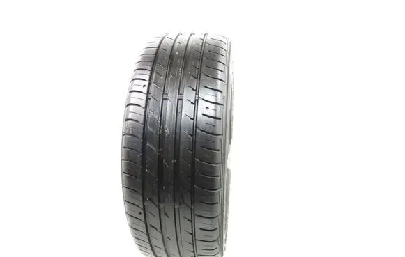 Volkswagen Golf V R16 summer tire 
