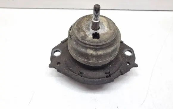 Jeep Grand Cherokee Engine mount bracket 